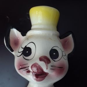 Commdore  Cat Figurine Yellow Top Hat big round eyes wild eye lashes licking C8